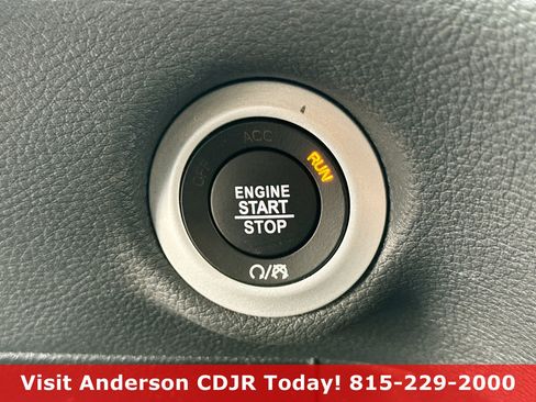 New 2026 Chrysler Pacifica Select AWD/4WD image 10
