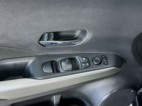 Used 2019 Nissan Kicks SV FWD image 27