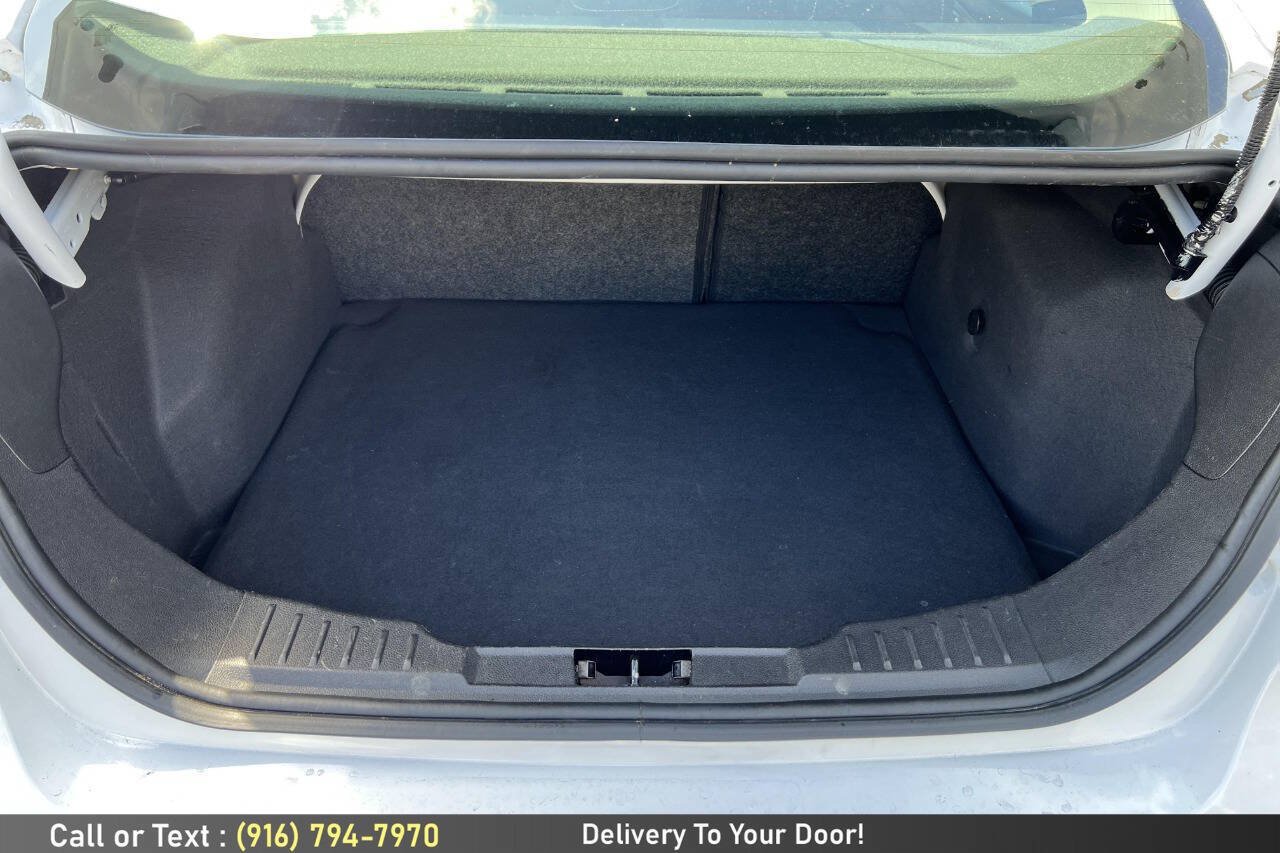 Used 2015 Ford Focus SE FWD image 11