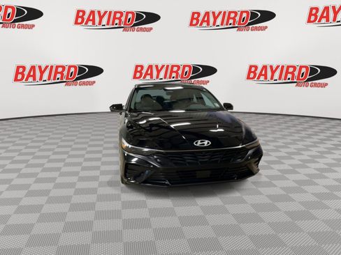 Used 2024 Hyundai Elantra Limited image 3