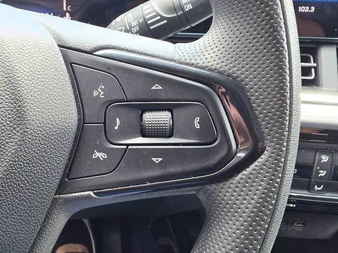 Used 2025 Chevrolet Trax LT FWD image 24