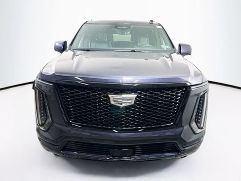 New 2026 Cadillac Escalade ESV Sport w/ LPO, ONYX Package AWD/4WD image 2