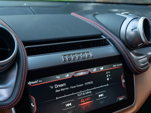 Used 2017 Ferrari GTC4Lusso image 40