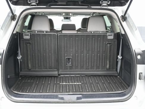 Used 2021 Toyota Highlander L image 15