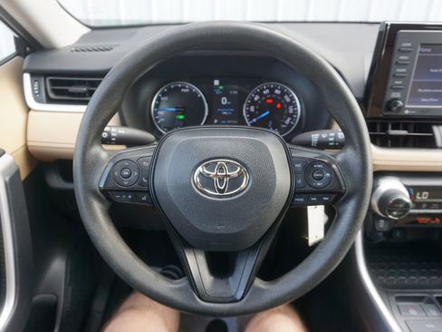Used 2022 Toyota RAV4 LE AWD/4WD image 3