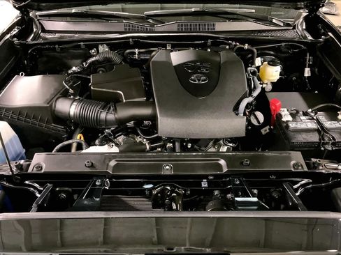 Certified 2023 Toyota Tacoma SR5 AWD/4WD image 32