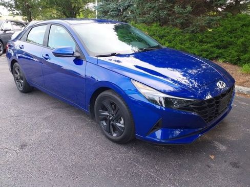 Used 2023 Hyundai Elantra SEL FWD image 3