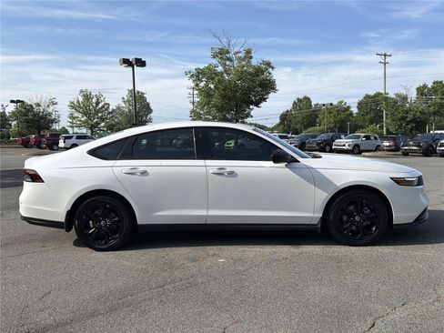 Used 2025 Honda Accord SE image 29