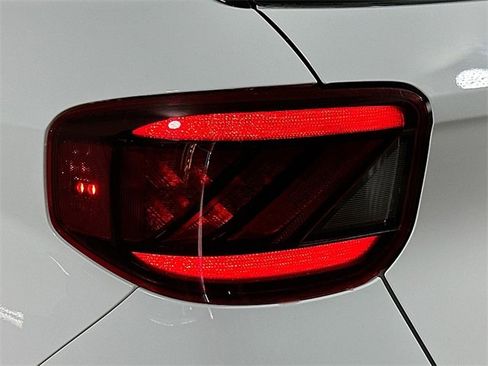 Used 2022 Hyundai Venue Limited image 32