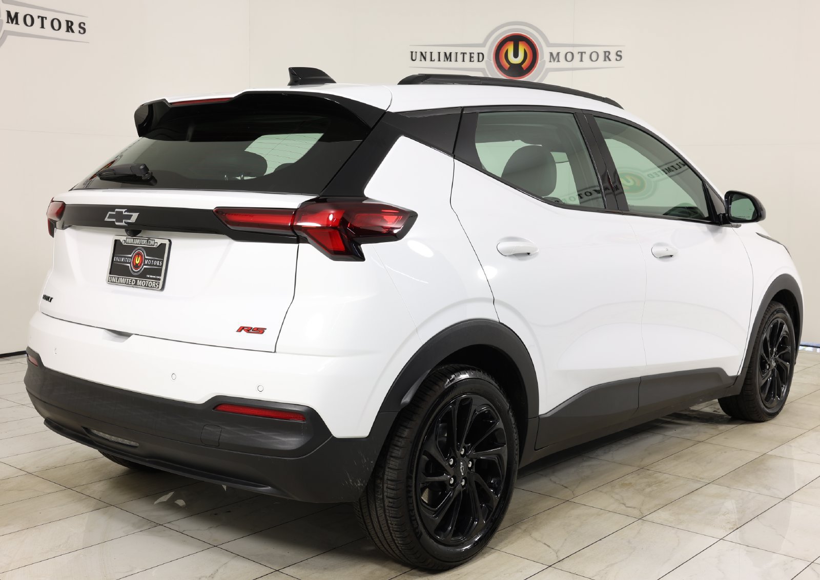 Used 2027 Chevrolet Bolt RS FWD image 3