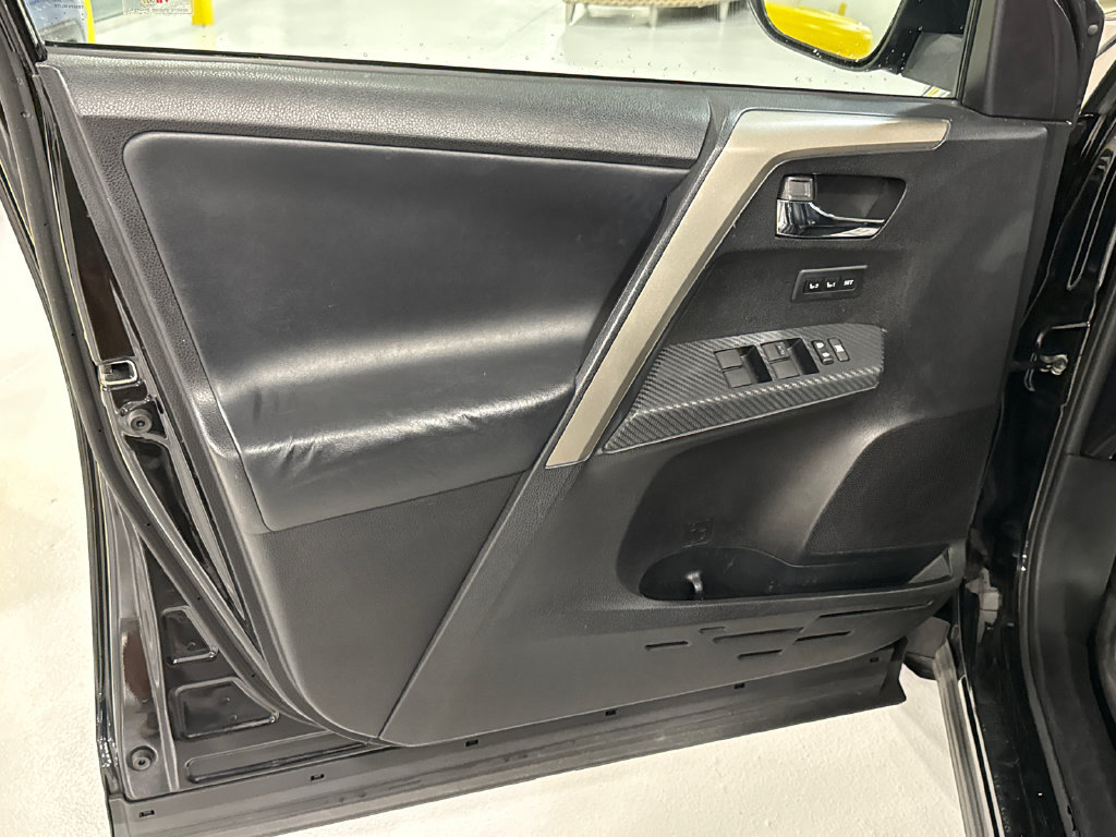Used 2015 Toyota RAV4 Limited AWD/4WD image 9