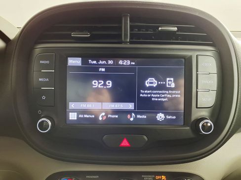 Used 2023 Kia Soul LX w/ LX Technology Package FWD image 18