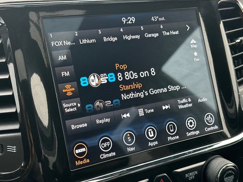 Used 2022 Jeep Grand Cherokee Limited image 18