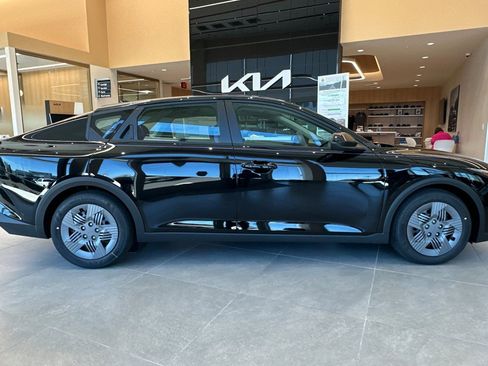 New 2026 Kia K4 LX image 2