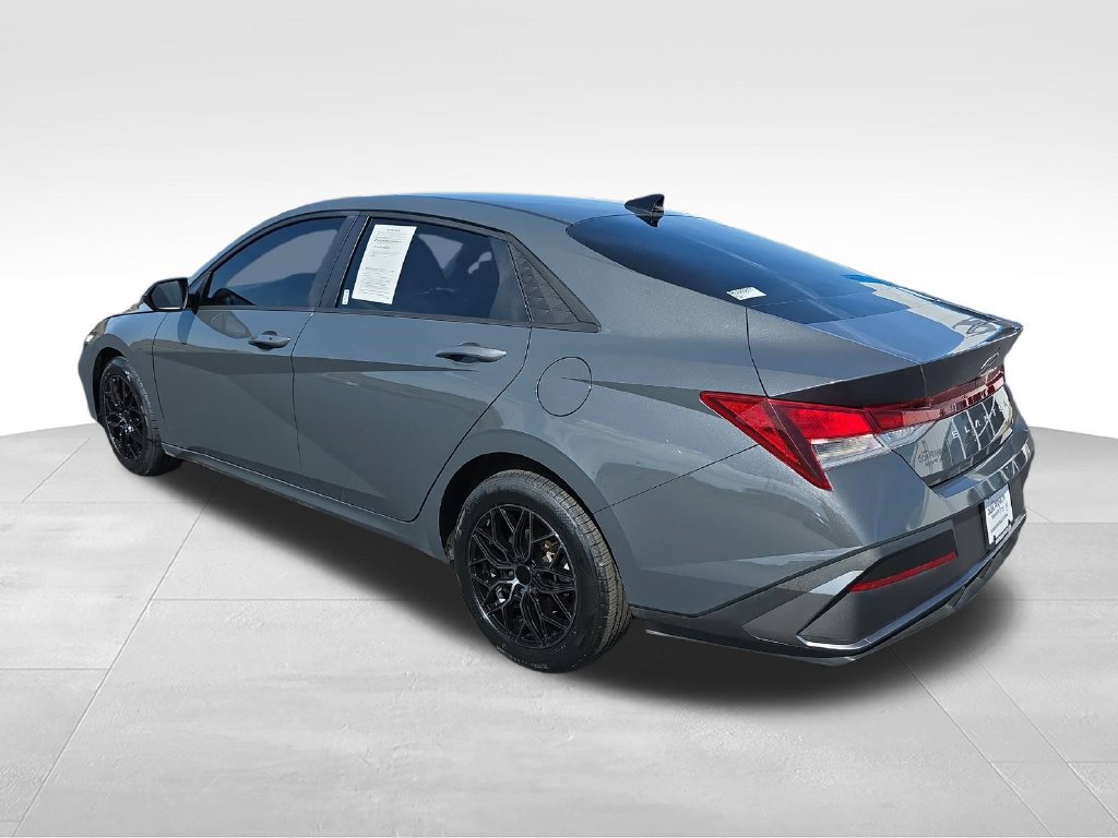 Used 2024 Hyundai Elantra SEL FWD image 3