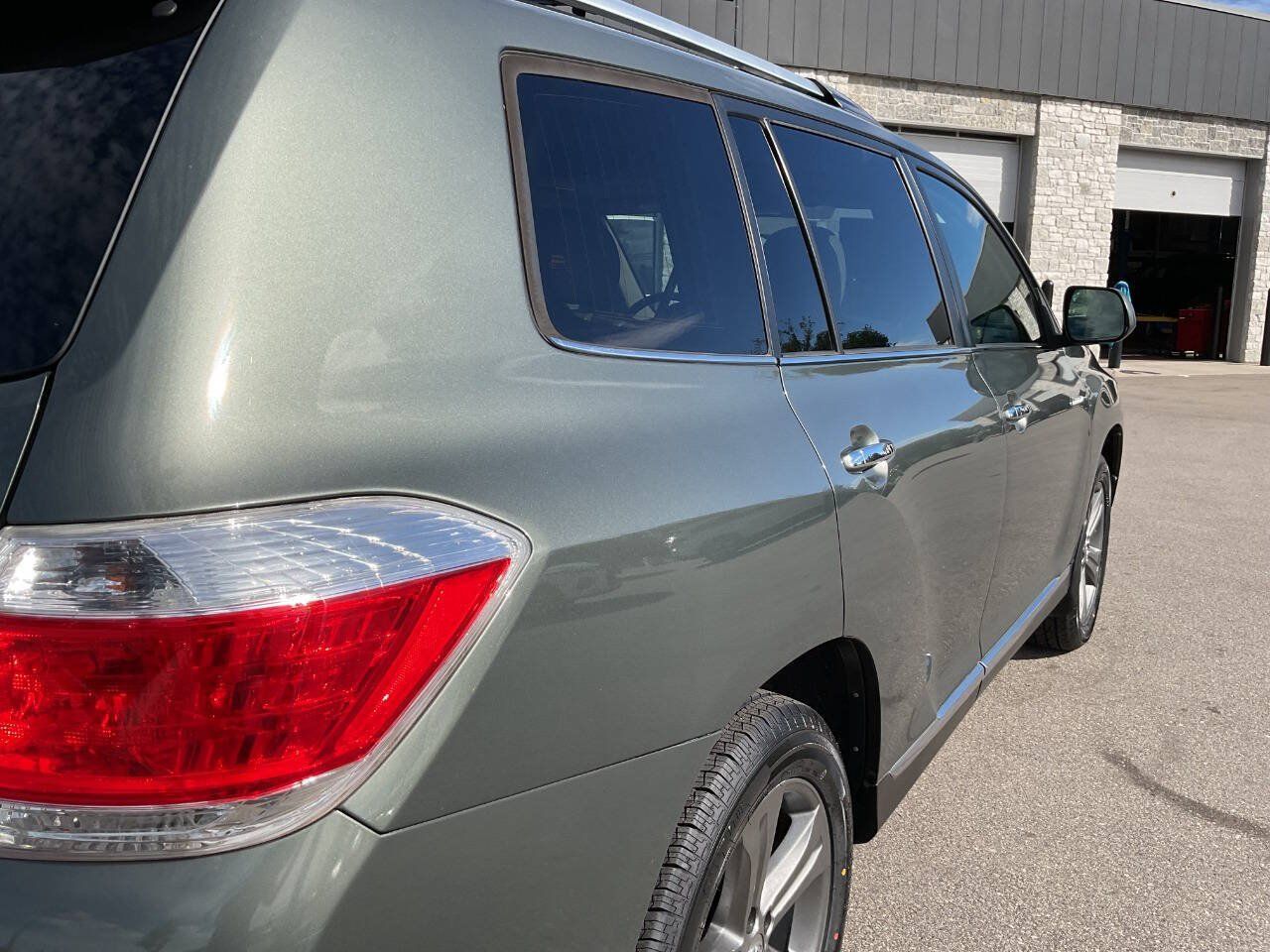 Used 2013 Toyota Highlander Limited AWD/4WD image 8