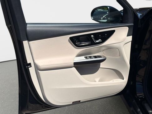 Used 2026 Mercedes-Benz GLC 300 4MATIC image 16