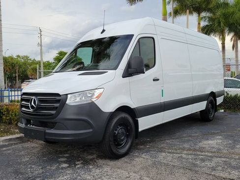 Used 2025 Mercedes-Benz Sprinter 2500 image 11