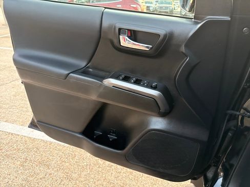 Used 2022 Toyota Tacoma TRD Off-Road image 20