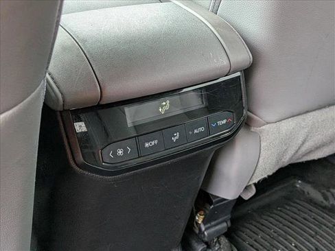 Used 2023 Toyota Highlander XLE image 24