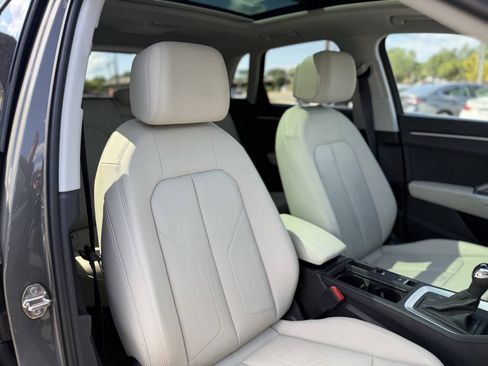Used 2020 Audi Q3 2.0T Premium Plus w/ Premium Plus Package AWD/4WD image 22