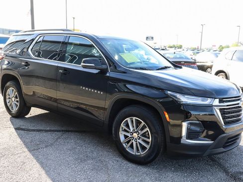 Used 2023 Chevrolet Traverse LT FWD image 3