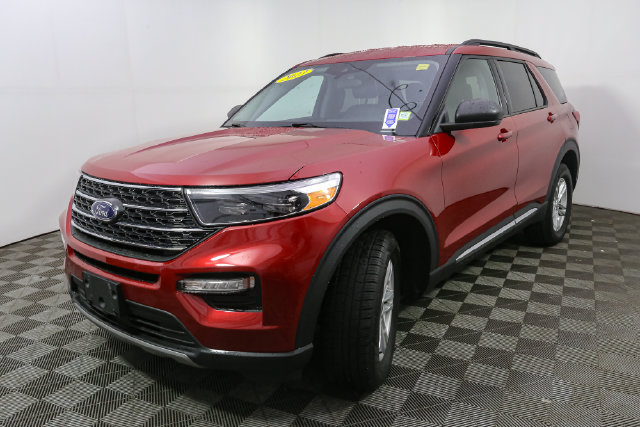 Used 2023 Ford Explorer XLT w/ Equipment Group 202A AWD/4WD image 5