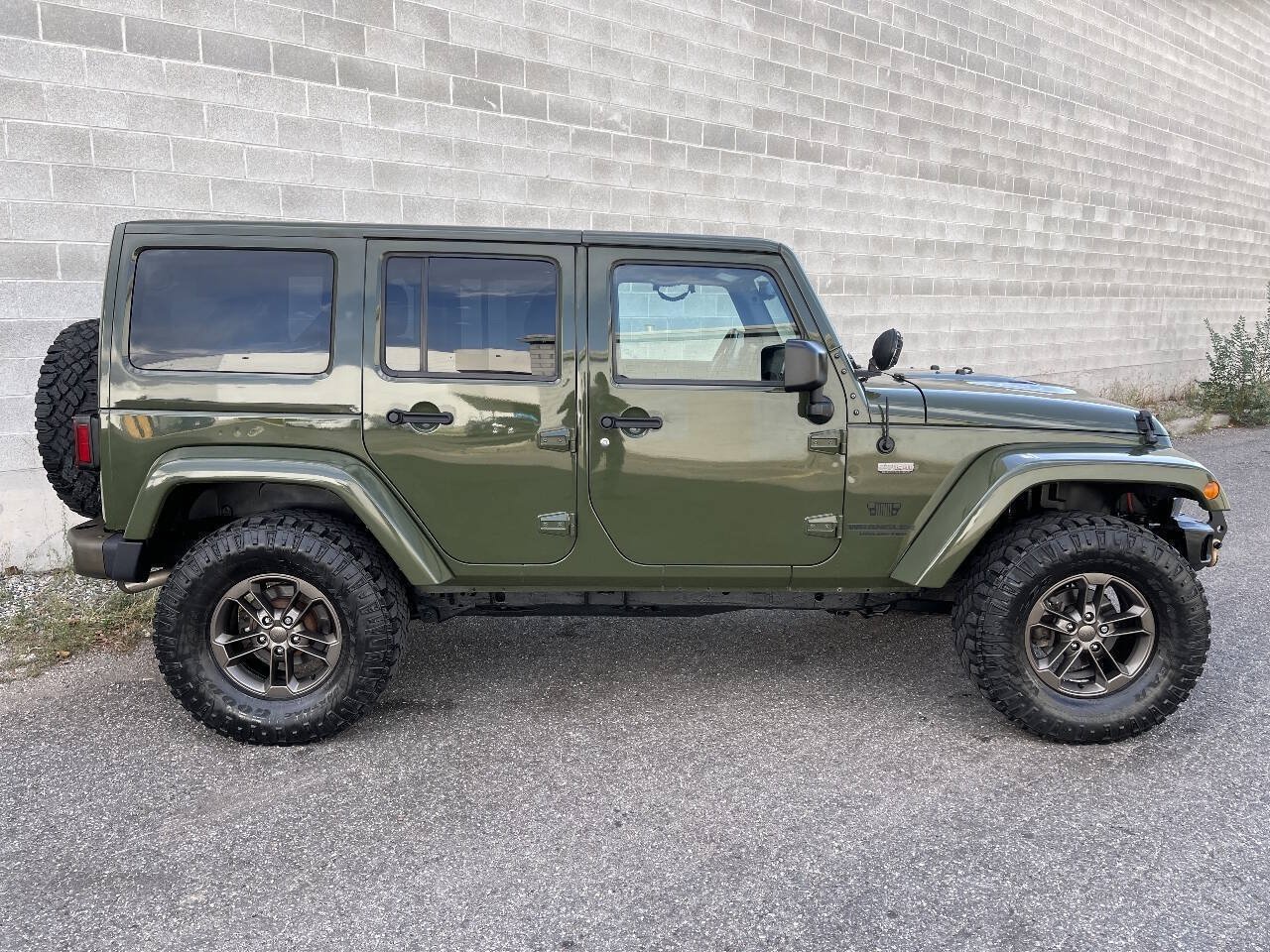 Used 2016 Jeep Wrangler Unlimited Sahara AWD/4WD image 5