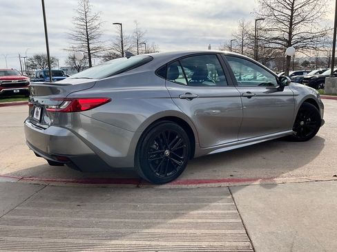 Used 2025 Toyota Camry SE image 6