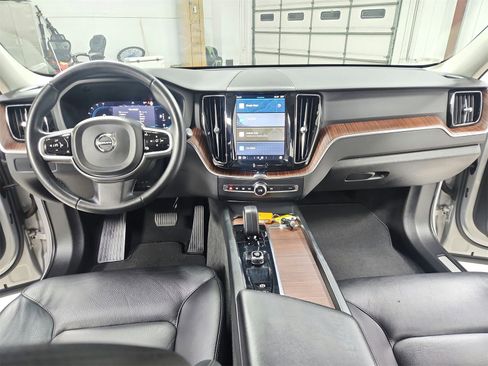 Used 2023 Volvo XC60 B5 Plus image 26