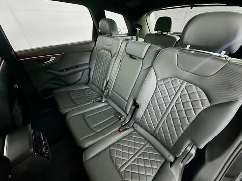 Used 2025 Audi SQ7 Premium Plus w/ Executive Package image 23