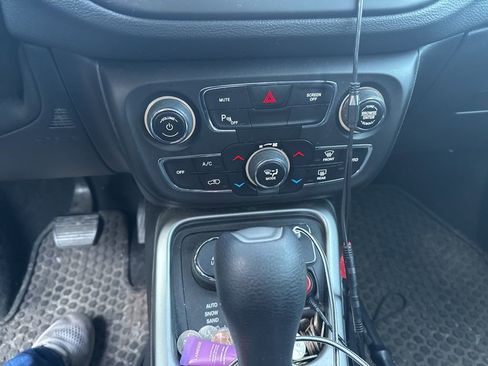 Used 2018 Jeep Compass Sport w/ Tech Group image 16