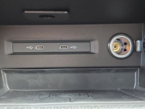 Used 2024 Volkswagen Taos SE image 23