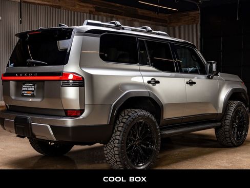 Used 2025 Lexus GX 550 image 10