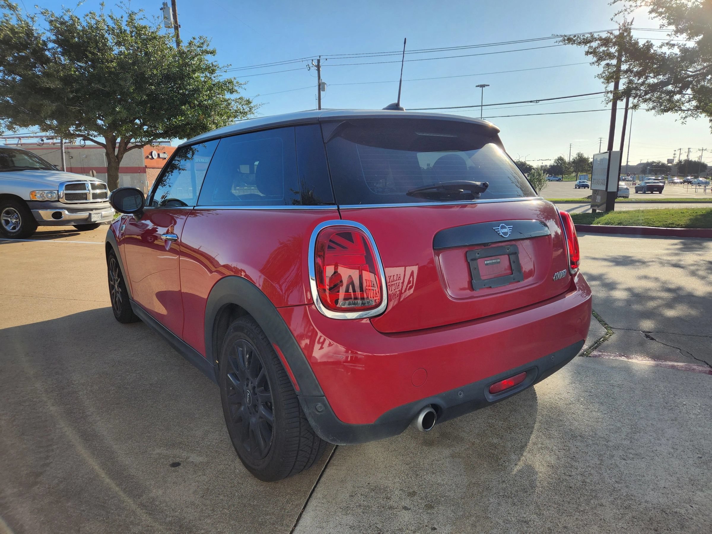 Used 2021 MINI Cooper 2-Door Hardtop FWD image 3