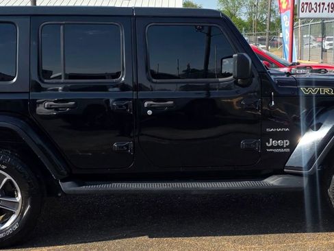 Used 2018 Jeep Wrangler Unlimited Sahara AWD/4WD image 2