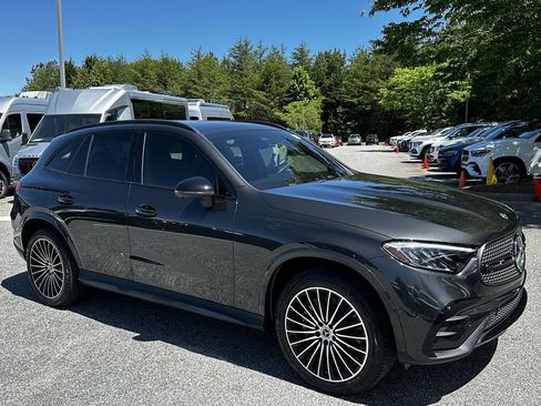 Certified 2025 Mercedes-Benz GLC 300 image 2