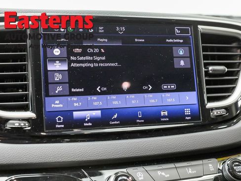 Used 2023 Chrysler Pacifica Touring-L FWD image 19