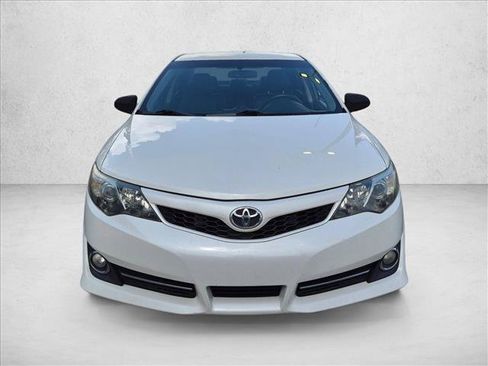 Used 2014 Toyota Camry SE FWD image 2