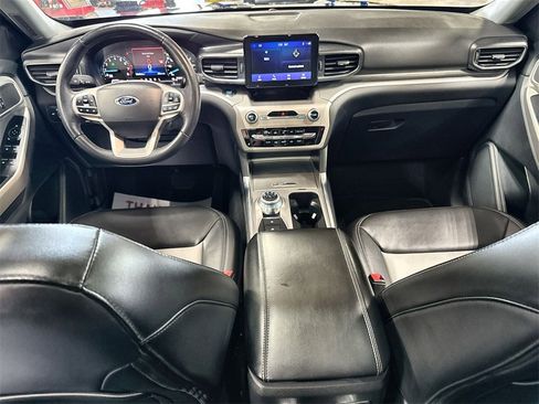 Used 2022 Ford Explorer XLT w/ Equipment Group 202A image 26