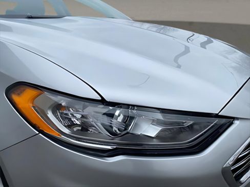 Used 2019 Ford Fusion SE image 10