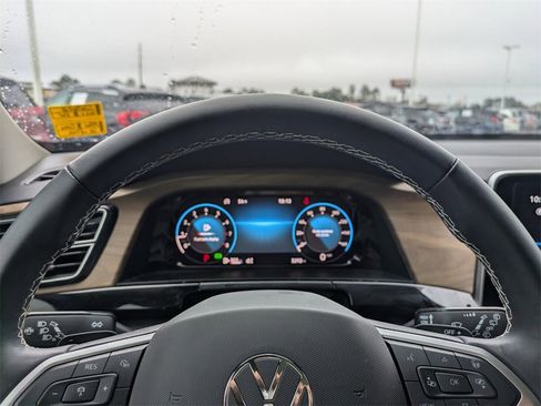 Used 2025 Volkswagen Atlas SE w/ Panoramic Sunroof Package image 32