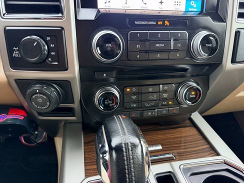 Used 2017 Ford F150 Lariat w/ Equipment Group 502A Luxury AWD/4WD image 44