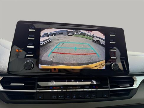 Used 2021 Toyota Sienna XLE FWD image 66