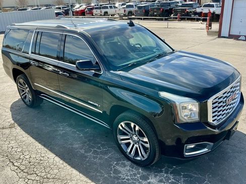 Used 2019 GMC Yukon XL Denali w/ Denali Ultimate Package image 4