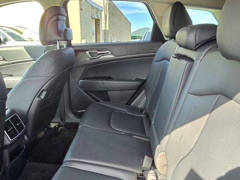 Used 2025 Kia Sportage EX FWD image 9