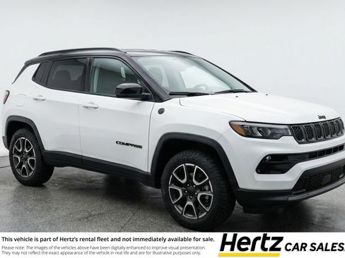 Used 2025 Jeep Compass Trailhawk image 1