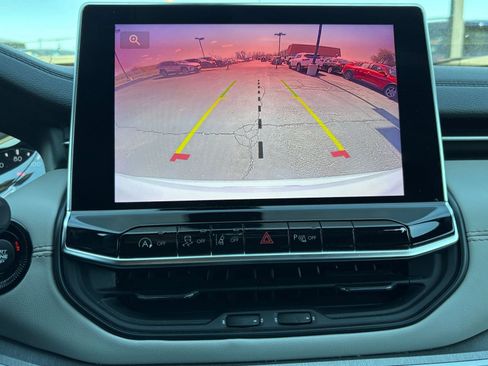 Used 2025 Jeep Compass Limited image 24