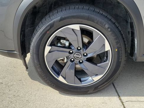 Used 2025 Nissan Rogue SV FWD image 11