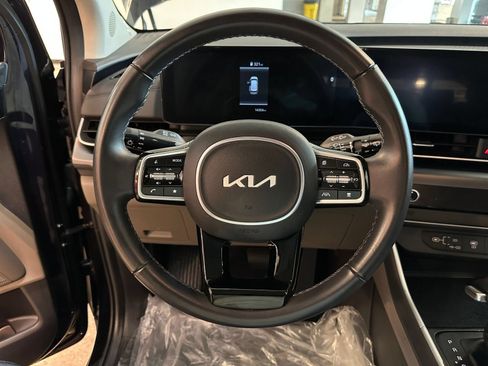 Used 2026 Kia Carnival FWD image 29